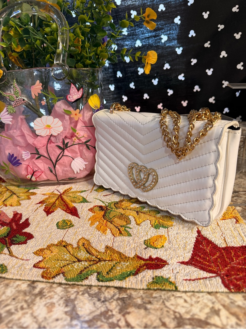 Elegant White Quilted Chain Shoulder Bag with Gold Hardware